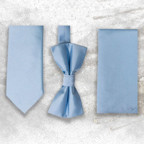 cravate noeud papillon bleu clair lisse blanc mariage cérémonie pochette costume mariage